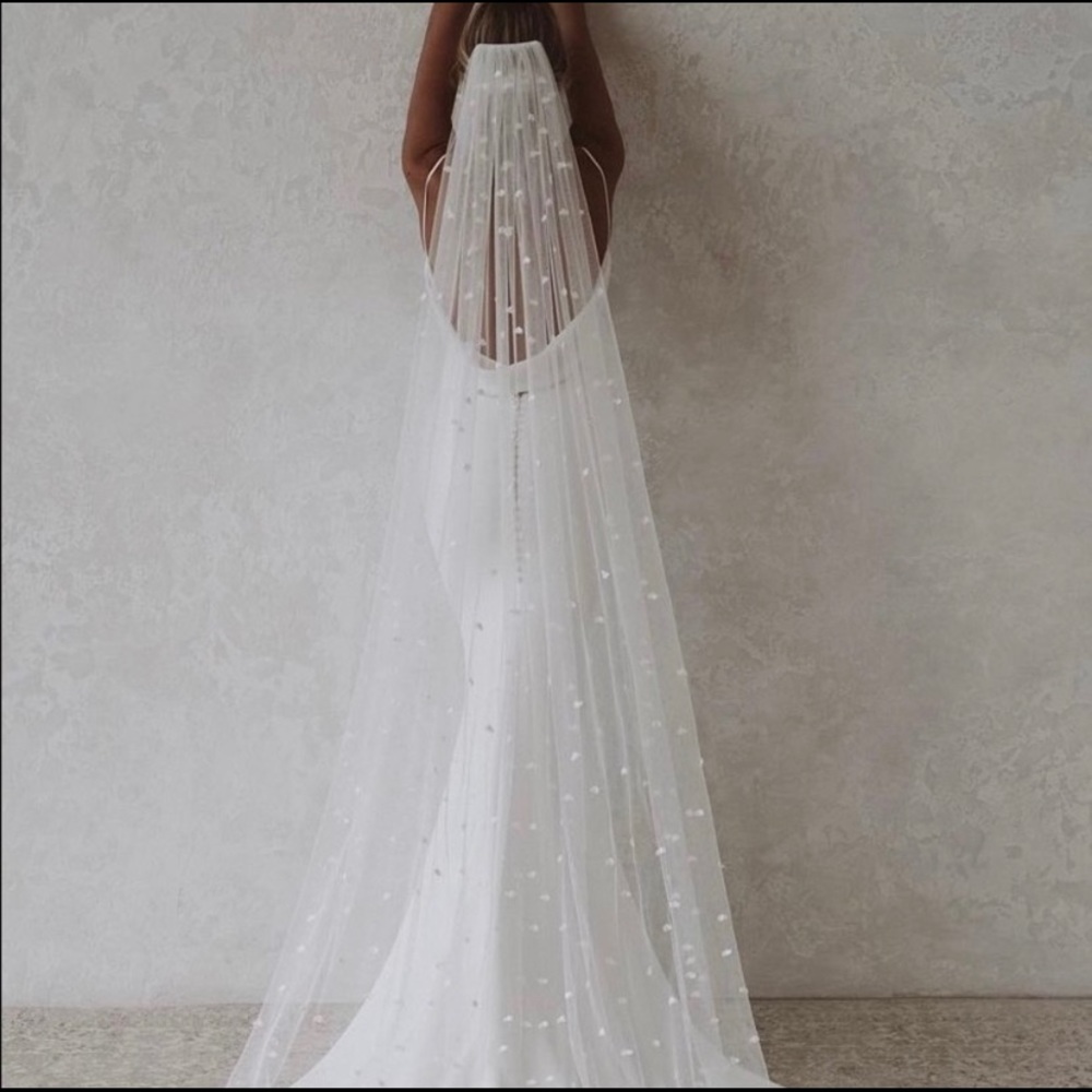 ISO Made with Love Harlow Veil - cathedral length